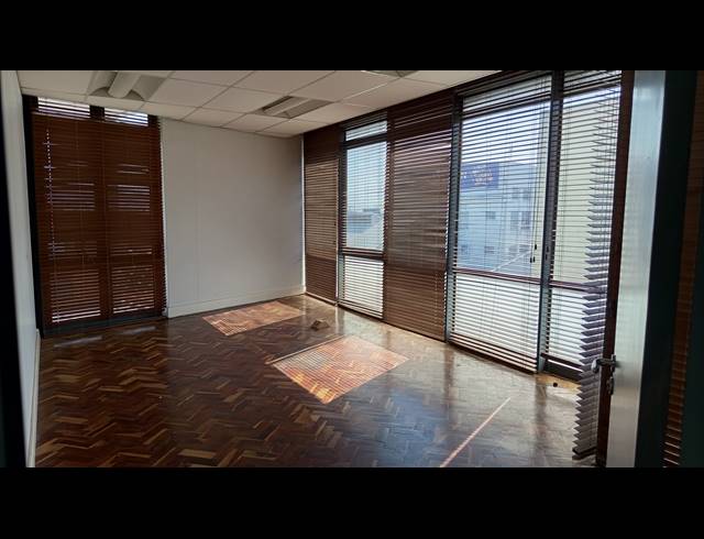 220M² OFFICE TO LET IN NDABENI